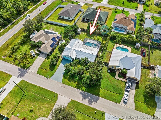 Building Photo - 414 SW Lairo Ave