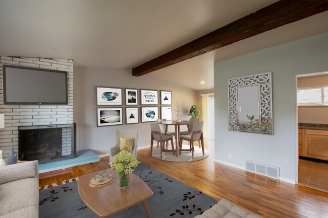 Building Photo - 1487 S Columbian Way