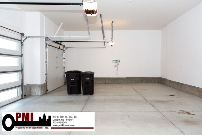 Building Photo - 5 Bedroom and 3 Bathroom House