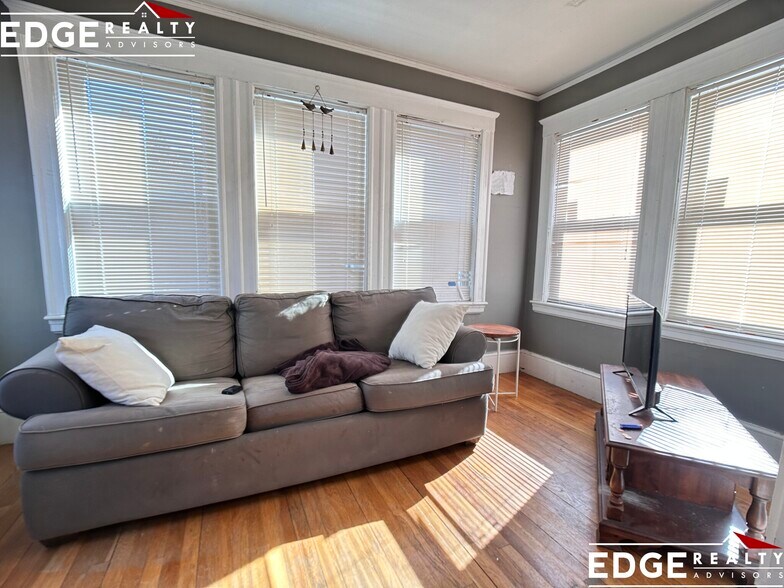 Building Photo - 192 Washington St