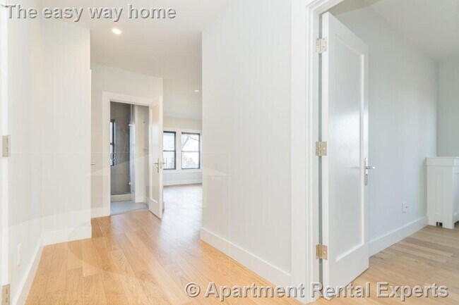 Building Photo - 123 Highland Ave