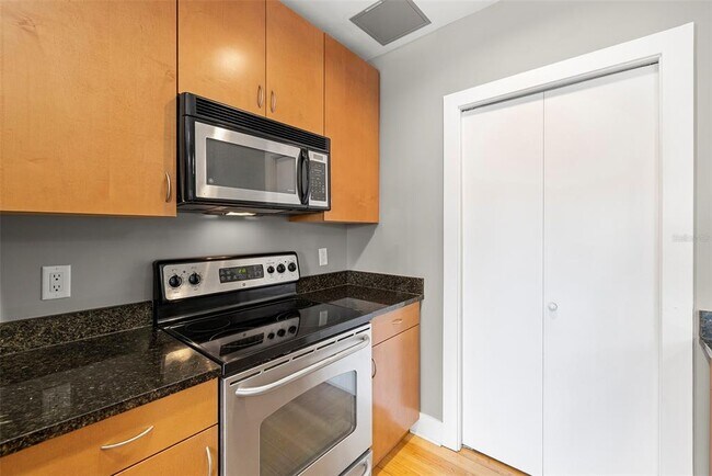 Building Photo - 1010 Central Ave N