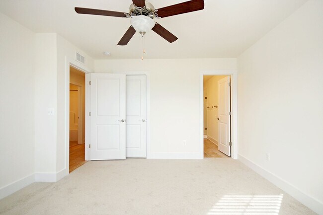 Building Photo - Pet-Friendly Old Trail Townhome With Rooftop Terrace