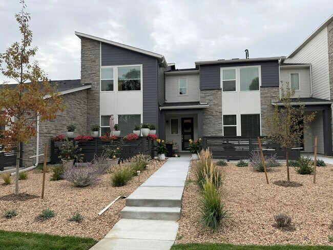 Primary Photo - 2611 W 69th Ave