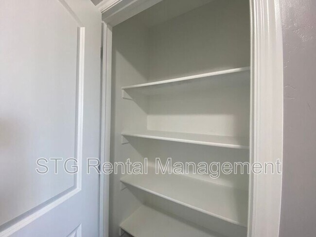 Building Photo - 290 W Buena Vista