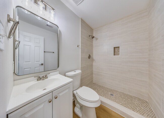 Building Photo - 7954 Glenvista St