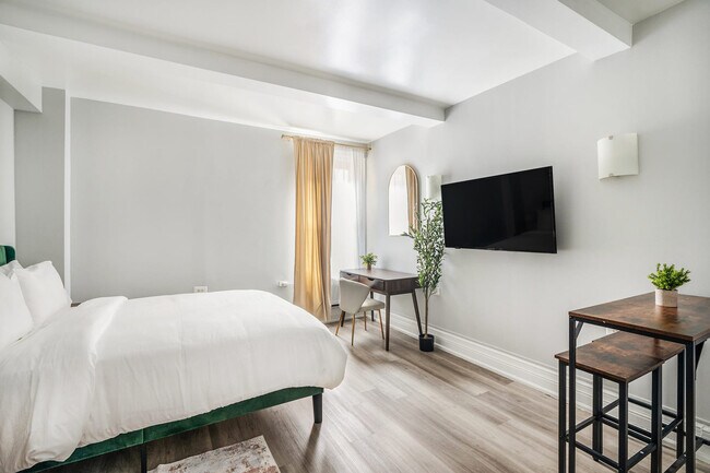 Building Photo - 234 W 73rd St