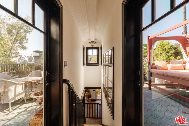 Building Photo - 430 Mesa Rd