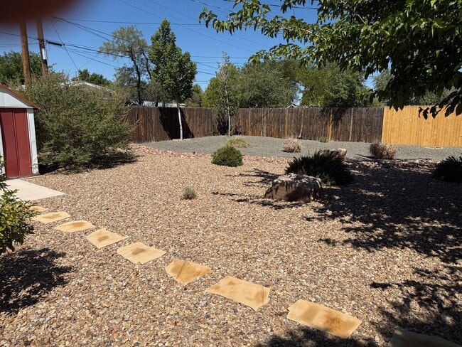 Building Photo - Nice 2 Br, 1 Bath house with the major app...