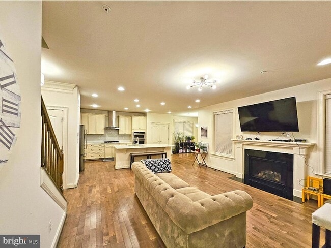 Building Photo - 3332 Burton Dr