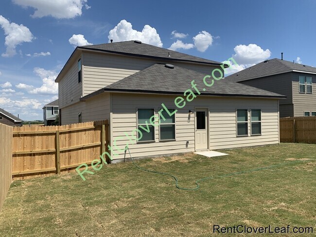 Building Photo - Available Now: 5 bed 3 Full bath