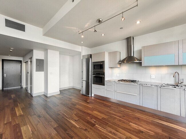 Building Photo - 25th West facing luxury unit located top of Hyatt Hotel!