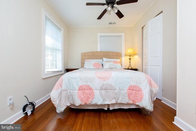 Building Photo - 303 Lincoln Ave