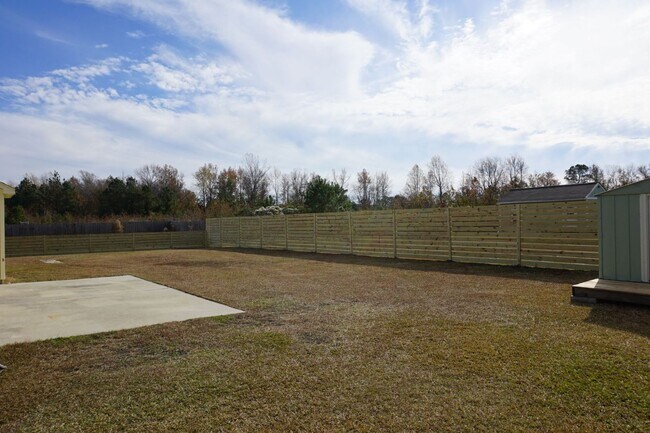 Building Photo - 3 Bedroom 2 Full bathrooms w/ Bonus room in Richlands!