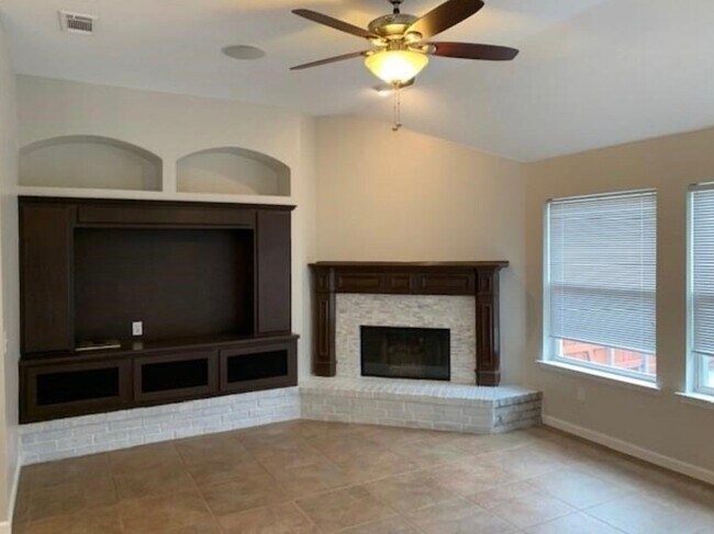 Building Photo - 10808 Pineview Ln