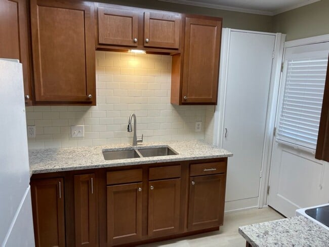 Building Photo - Great 2BR/1BA Condo Villa Rose