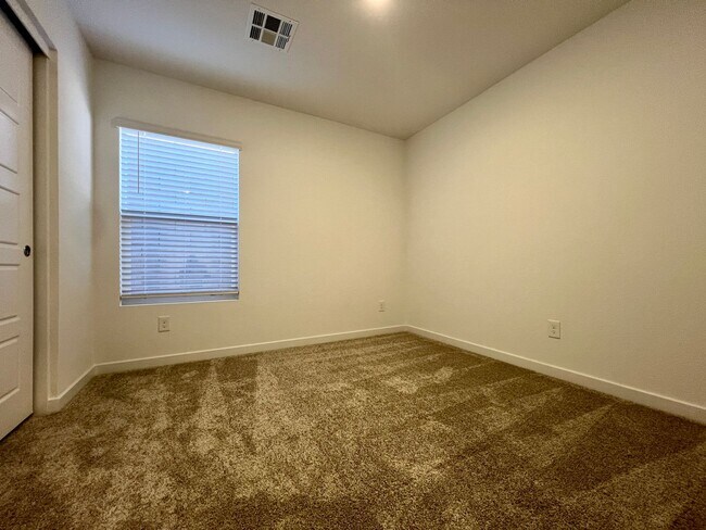 Building Photo - Beautiful Newer 4 Bedroom Home in Cadence with Large Loft