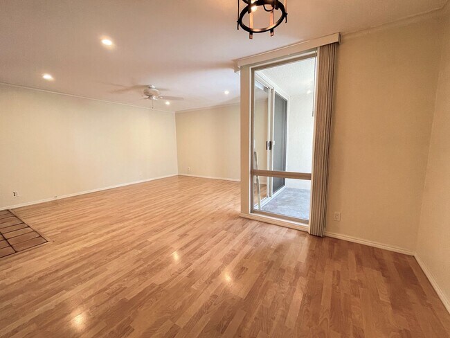Building Photo - Spacious Condo at Collwood Villas!
