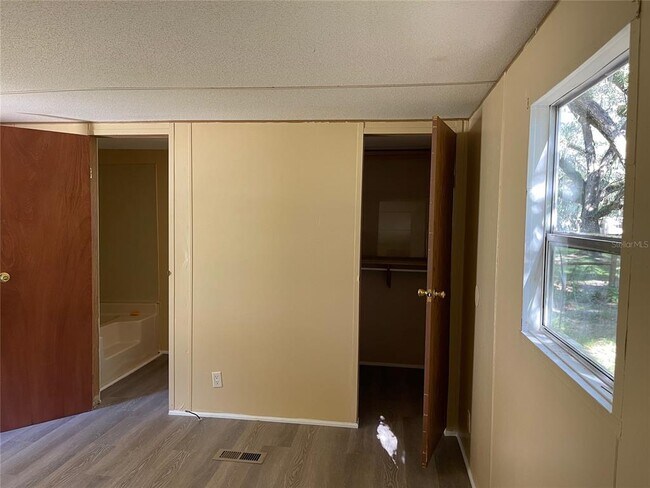 Building Photo - 3501 Forest Dr