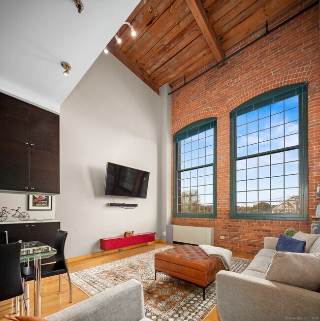 Building Photo - 25 Grand St