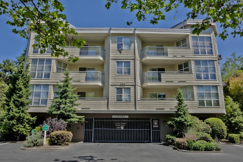 Building Photo - 424 102nd Ave SE