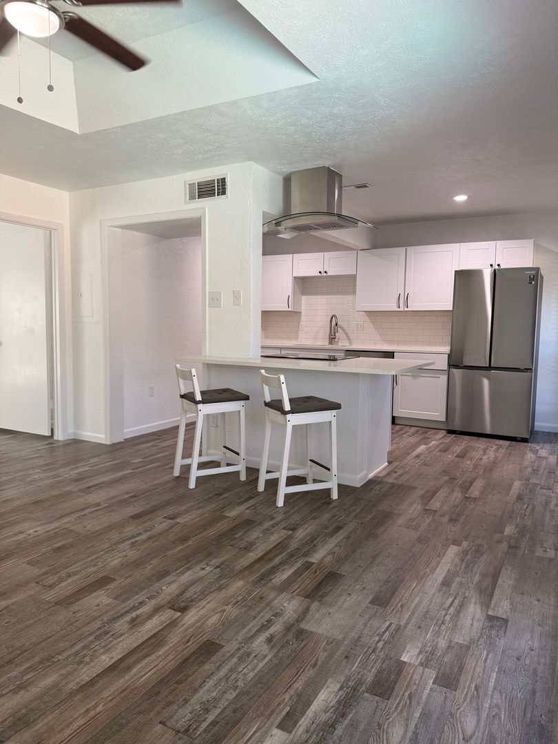 Building Photo - 4317 Hartford St