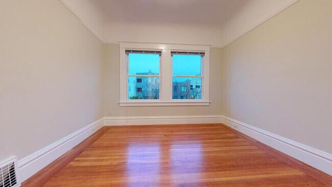 Building Photo - 464 8th Ave