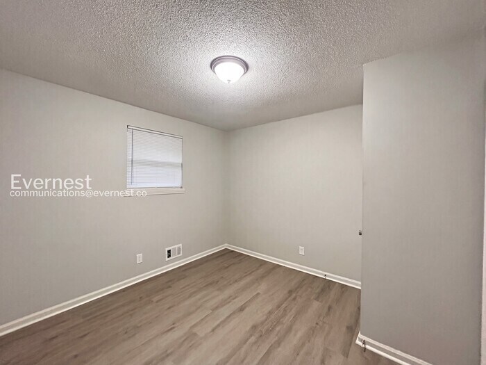 Building Photo - 4365 Stonewall Tell Rd