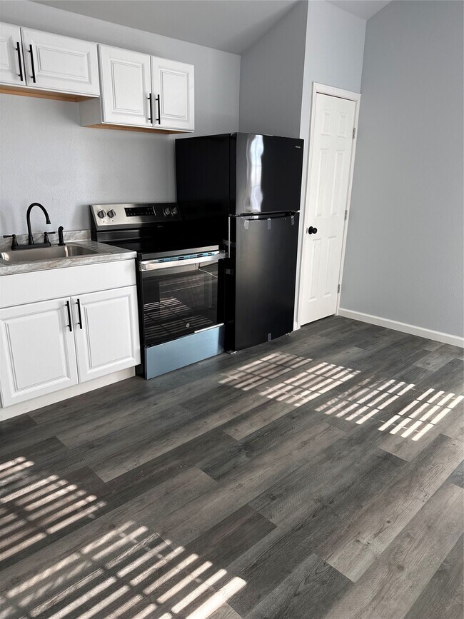 Building Photo - 3306 E County Rd 172