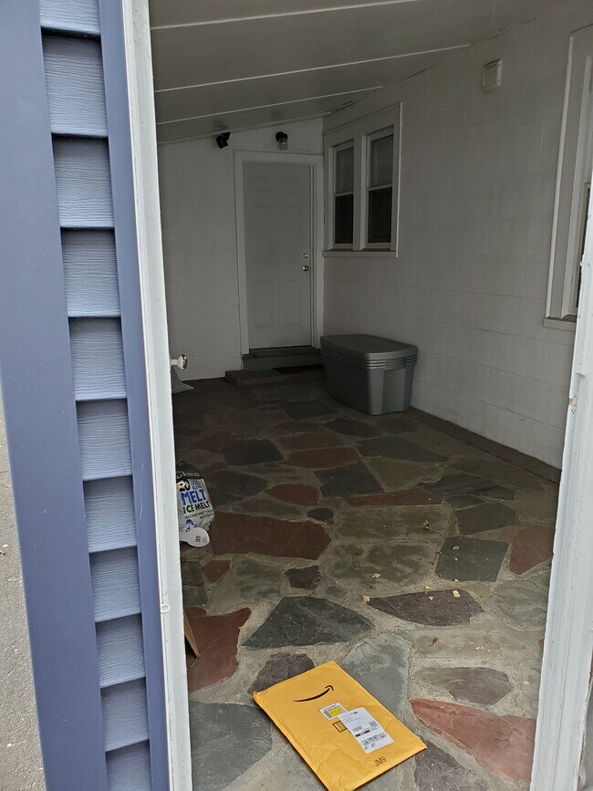 Side entrance - 91 Jerusalem Ave