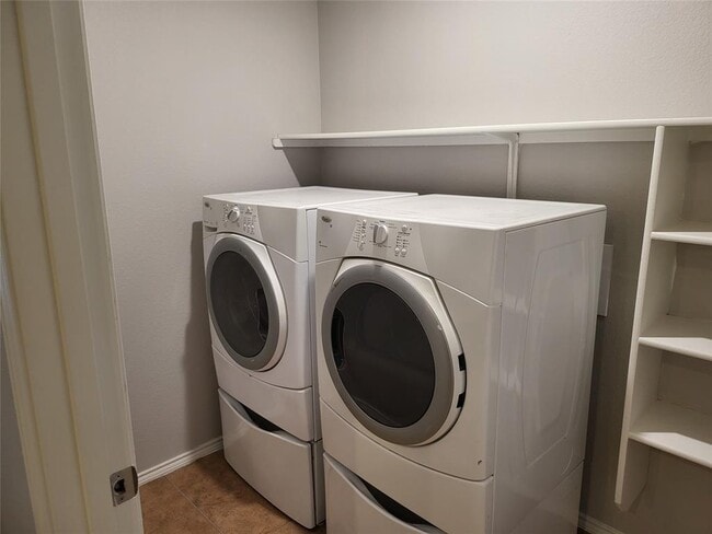 Building Photo - 5804 Grampian Cove