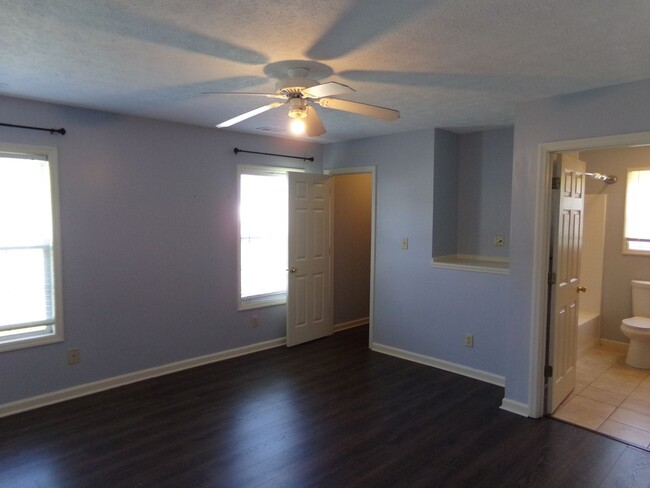 Building Photo - Charming Home in Havelock