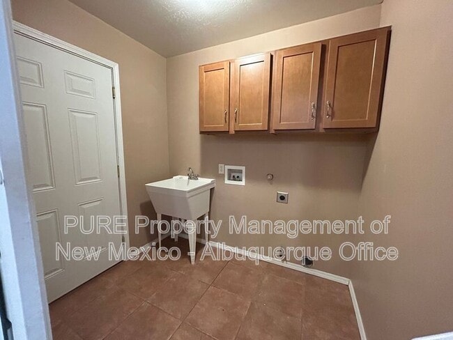 Building Photo - 6025 Arroyo Dr