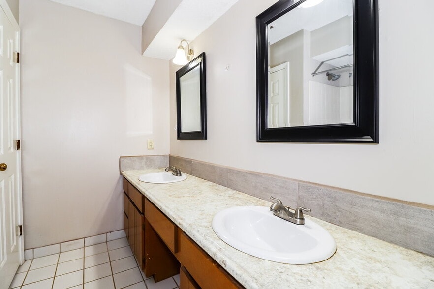 Building Photo - 423 Cairn Cove