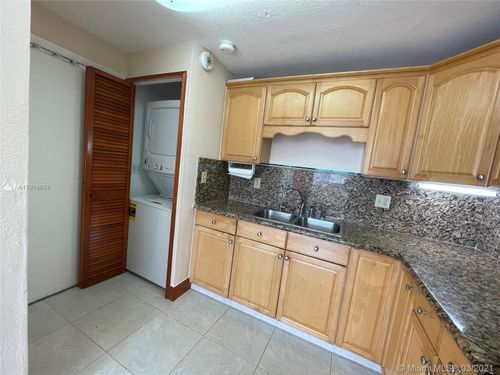 Building Photo - 107 SW 18th Ct