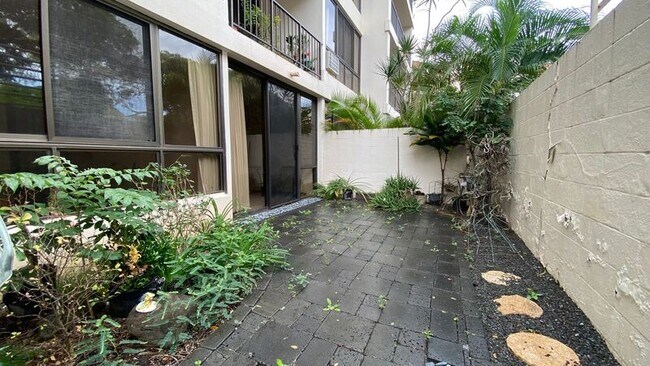 Building Photo - 3138 Waialae Ave