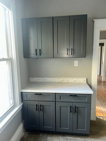 Building Photo - 1177 Reaney Ave
