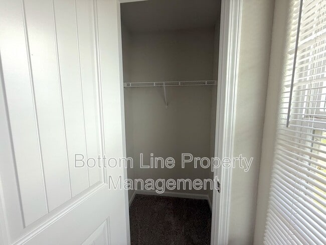 Building Photo - 445 Belcaro Dr