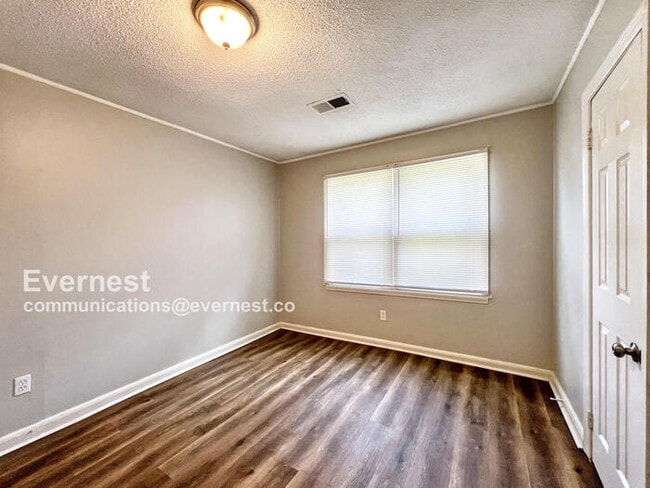 Building Photo - 533 Burkman Dr