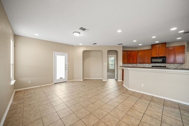 Building Photo - 4 Bedroom/2.5 Bath Mustang Valley Subdivision