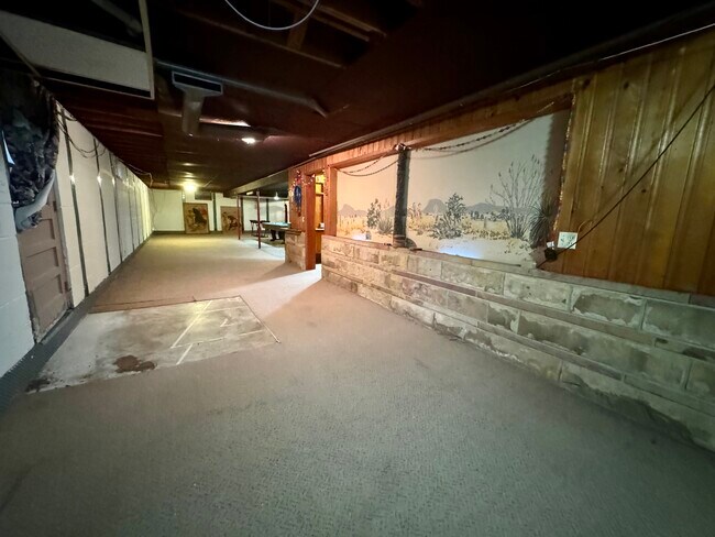 Building Photo - 200 E Glendora Dr