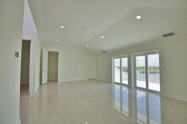 Building Photo - 13064 Via Flavia