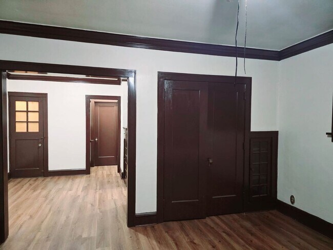 Interior Photo - 831 College Ave
