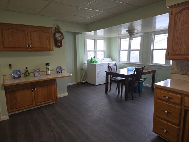 Building Photo - 927 18th Ave