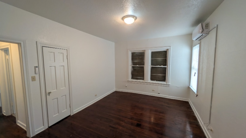 Building Photo - 404 Club Dr