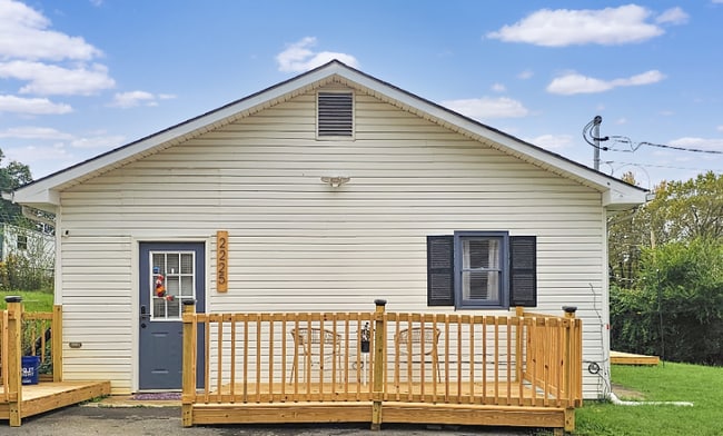 Building Photo - 2225 Signal Dr