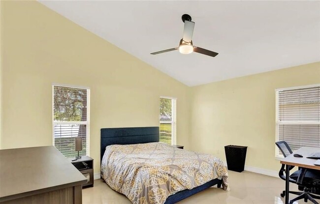 Building Photo - 2817 Maguire Dr