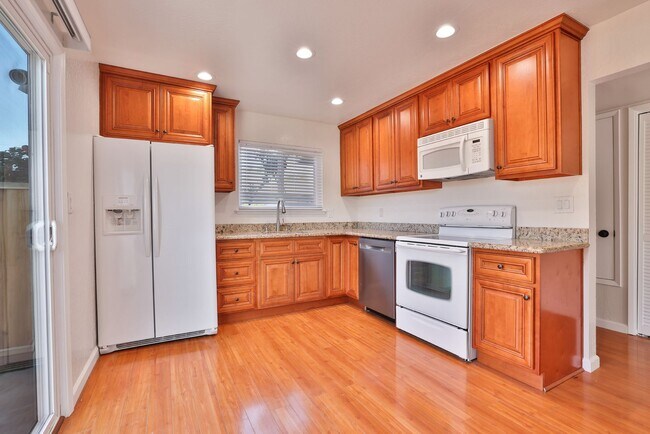 Building Photo - 1329 Essex Way