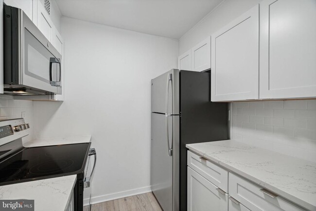 Building Photo - 224 W Rittenhouse Square