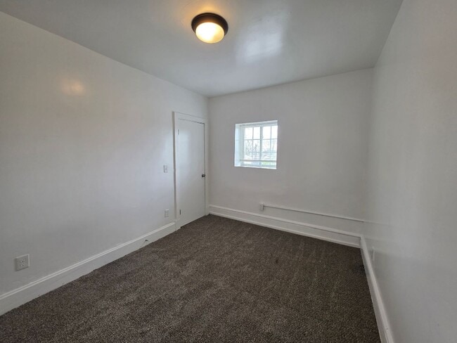 Building Photo - 609 Fremont Ave